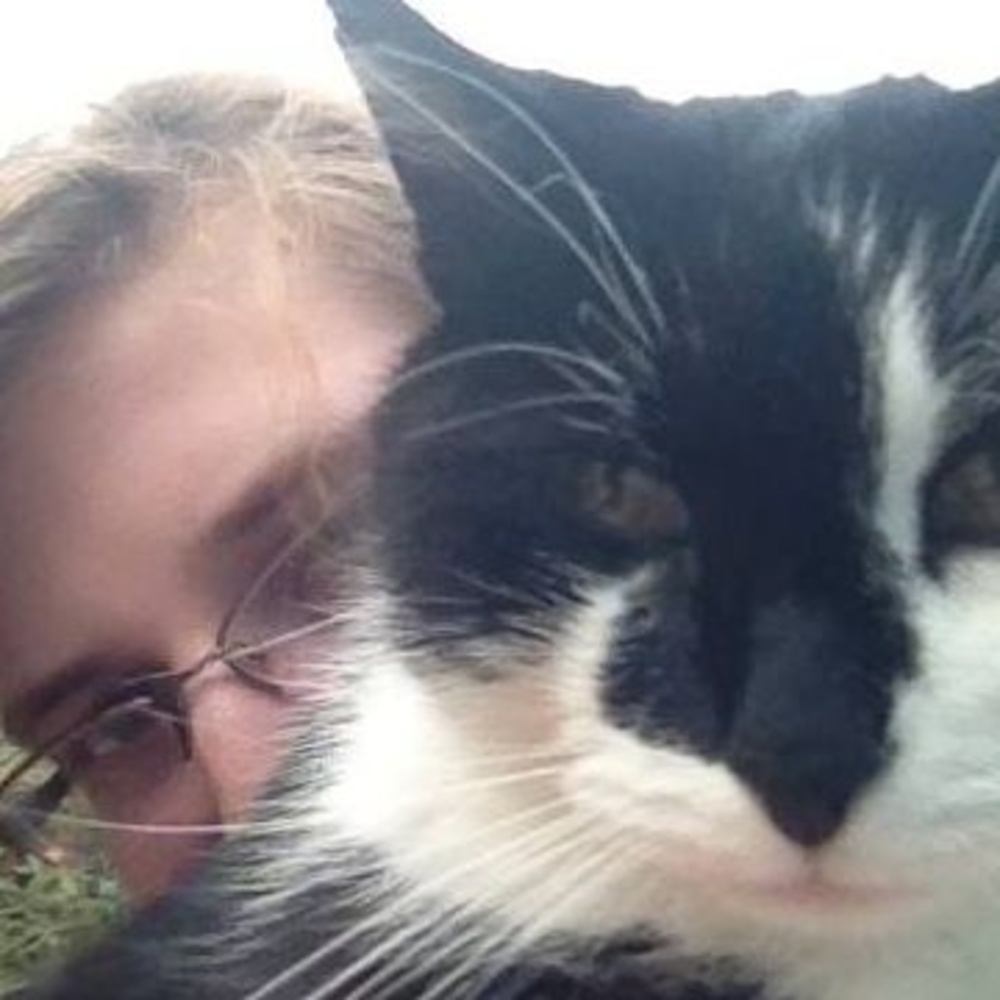 Meet your Posher, Elise